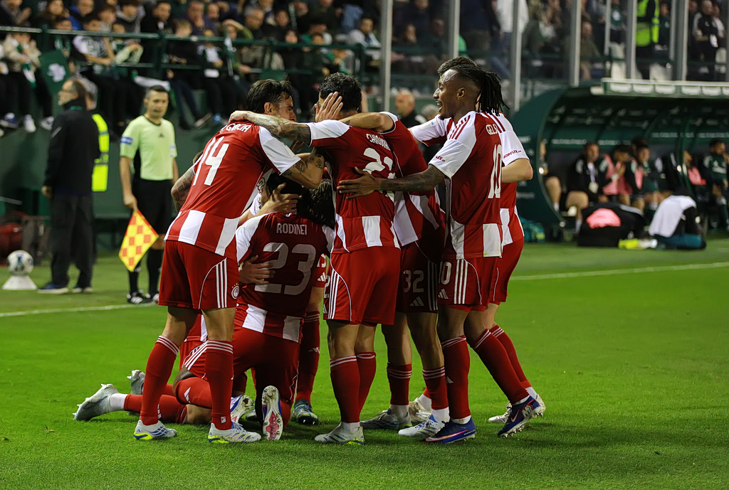 Απίστευτη ανατροπή στη βαθμολογία της Super League – Ολυμπιακός και ΑΕΚ κρατούν ζωντανό το θρίλερ του τίτλου! 1 Απίστευτη ανατροπή στη βαθμολογία της Super League – Ολυμπιακός και ΑΕΚ κρατούν ζωντανό το θρίλερ του τίτλου! - NewsPoint.gr