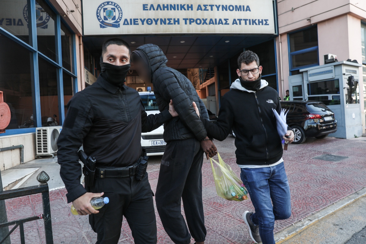 Λιοσίων: Ο πατέρας της 16χρονης «λυγίζει» – Λόγια-σοκ για την κόρη του που πάλεψε με τον θάνατο μετά την εγκατάλειψη! - NewsPoint.gr
