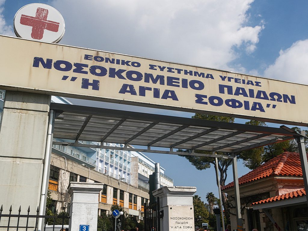 Αγώνας με τον χρόνο για τη ζωή της 13χρονης: Οι γιατροί νίκησαν τον θάνατο τέσσερις φορές μέσα σε μία ώρα! - NewsPoint.gr