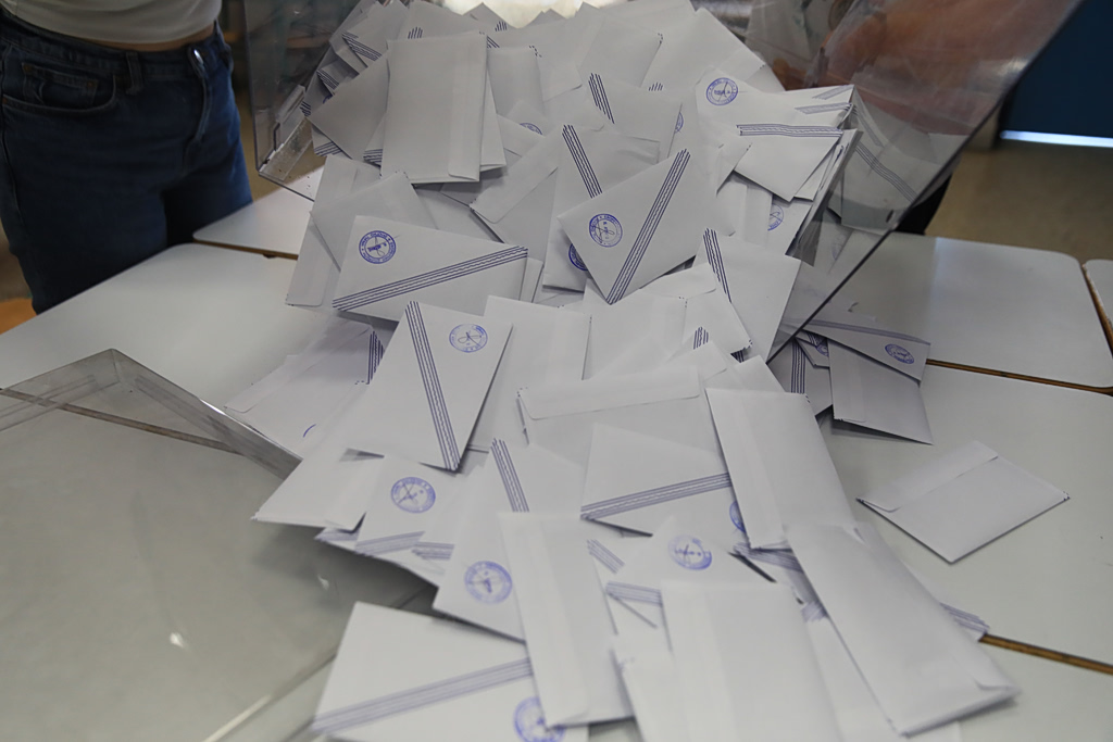 Ανατροπή στη δημοσκόπηση RealPolls: Το ασύλληπτο «όχι» στη συνεργασία ΝΔ-ΠΑΣΟΚ και το μυστήριο γύρω από Τσίπρα, Καρυστιανού και επιστροφή-έκπληξη στη Βουλή - NewsPoint.gr