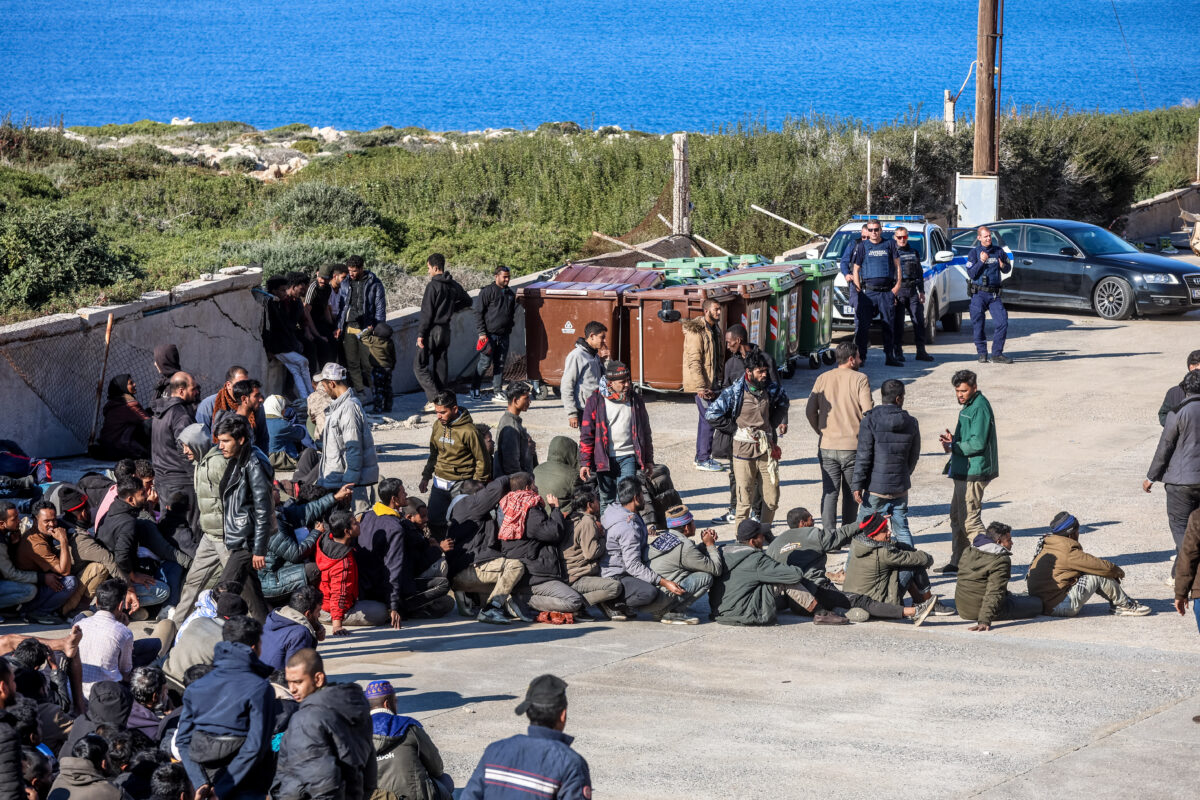 Η δήλωση-βόμβα του Πλεύρη: Τι ετοιμάζει η κυβέρνηση αν «ξεφύγουν» οι μεταναστευτικές ροές; 1 Η δήλωση-βόμβα του Πλεύρη: Τι ετοιμάζει η κυβέρνηση αν «ξεφύγουν» οι μεταναστευτικές ροές; - NewsPoint.gr