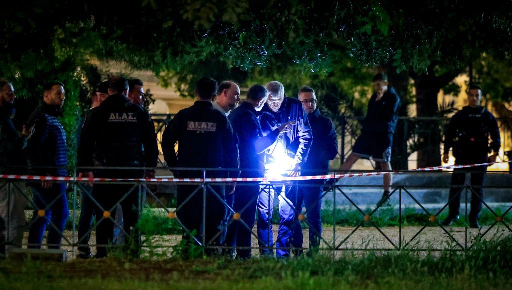 Ασύλληπτη τραγωδία στον Άγιο Δημήτριο: Η μοίρα χτύπησε δύο φορές την ίδια οικογένεια στο ίδιο σημείο – Κατέρρευσε ο πατέρας όταν αντίκρισε τον γιο του νεκρό 1 Ασύλληπτη τραγωδία στον Άγιο Δημήτριο: Η μοίρα χτύπησε δύο φορές την ίδια οικογένεια στο ίδιο σημείο – Κατέρρευσε ο πατέρας όταν αντίκρισε τον γιο του νεκρό - NewsPoint.gr