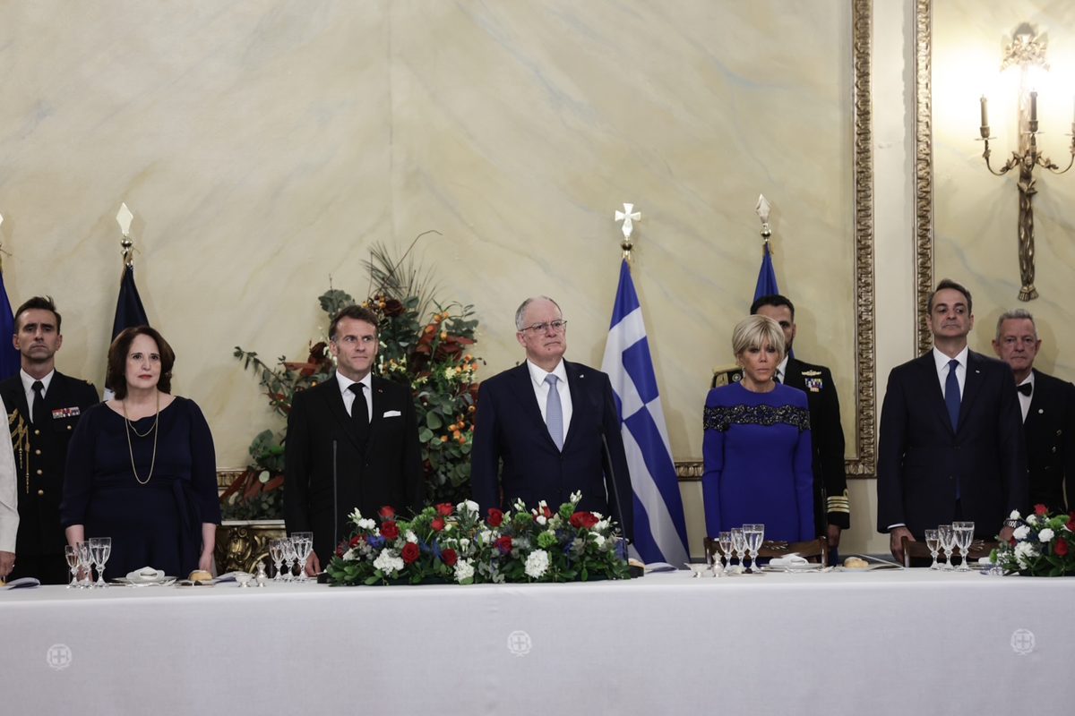 Η βραδιά που συγκίνησε το Προεδρικό: Ο Μακρόν, τα ισχυρά μηνύματα και οι εκλεκτοί της Αθήνας - NewsPoint.gr