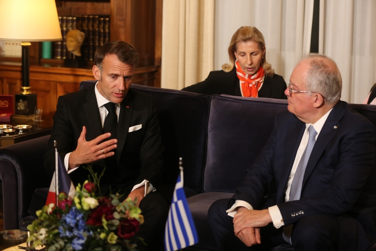 Η συνάντηση που έγραψε ιστορία: Τι ειπώθηκε ανάμεσα σε Τασούλα και Μακρόν και γιατί συγκλονίζει Ελλάδα και Γαλλία 1 Η συνάντηση που έγραψε ιστορία: Τι ειπώθηκε ανάμεσα σε Τασούλα και Μακρόν και γιατί συγκλονίζει Ελλάδα και Γαλλία - NewsPoint.gr