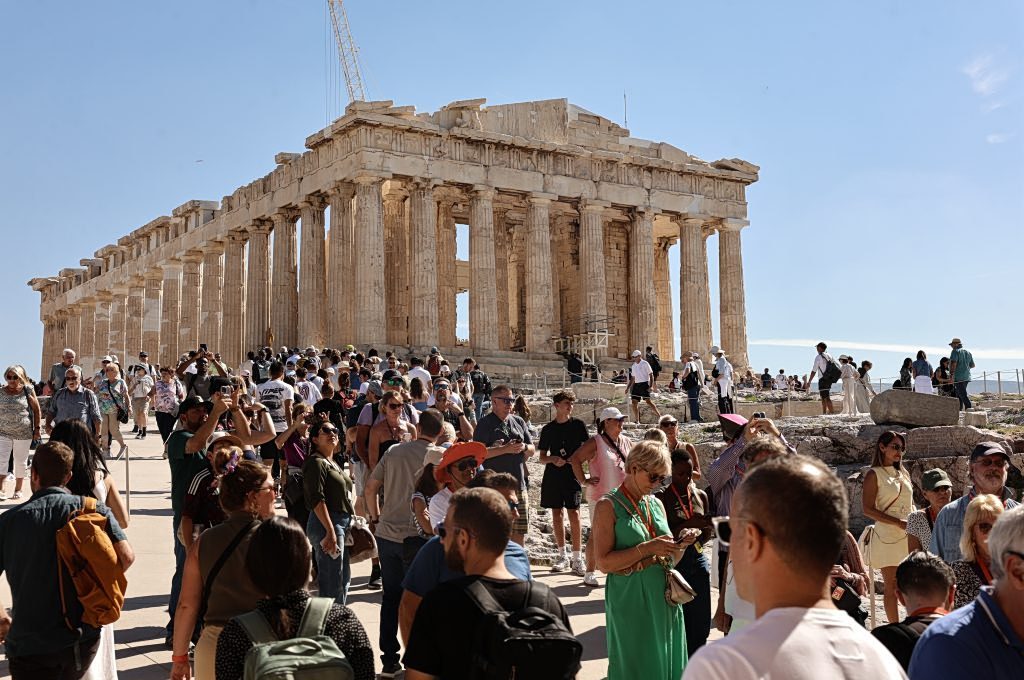 Η βόμβα του υπερτουρισμού που απειλεί την Αθήνα – Οι συγκλονιστικές δηλώσεις του Δούκα για το μέλλον της πόλης - NewsPoint.gr