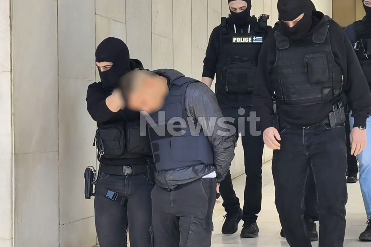 Η συγκλονιστική ανατροπή στην υπόθεση Αγίου Δημητρίου: Τι αποκάλυψαν οι κοπέλες και πώς οδηγήθηκαν στα ίχνη του 20χρονου δράστη! 1 Η συγκλονιστική ανατροπή στην υπόθεση Αγίου Δημητρίου: Τι αποκάλυψαν οι κοπέλες και πώς οδηγήθηκαν στα ίχνη του 20χρονου δράστη! - NewsPoint.gr