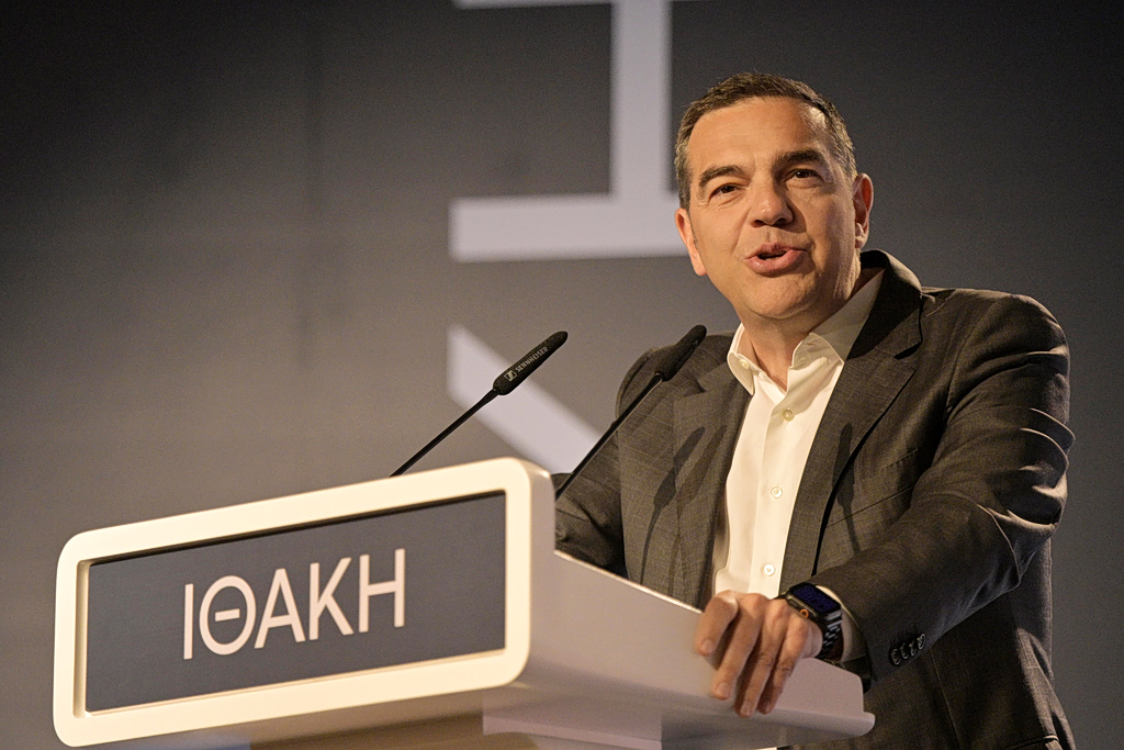 Αλέξης Τσίπρας: Η εκρηκτική επίθεση σε Μητσοτάκη που άφησε άφωνη την πολιτική σκηνή – Συγκλονιστικές αποκαλύψεις για σκάνδαλα και ευρωπαϊκή δικαιοσύνη 17 Αλέξης Τσίπρας: Η εκρηκτική επίθεση σε Μητσοτάκη που άφησε άφωνη την πολιτική σκηνή – Συγκλονιστικές αποκαλύψεις για σκάνδαλα και ευρωπαϊκή δικαιοσύνη - NewsPoint.gr