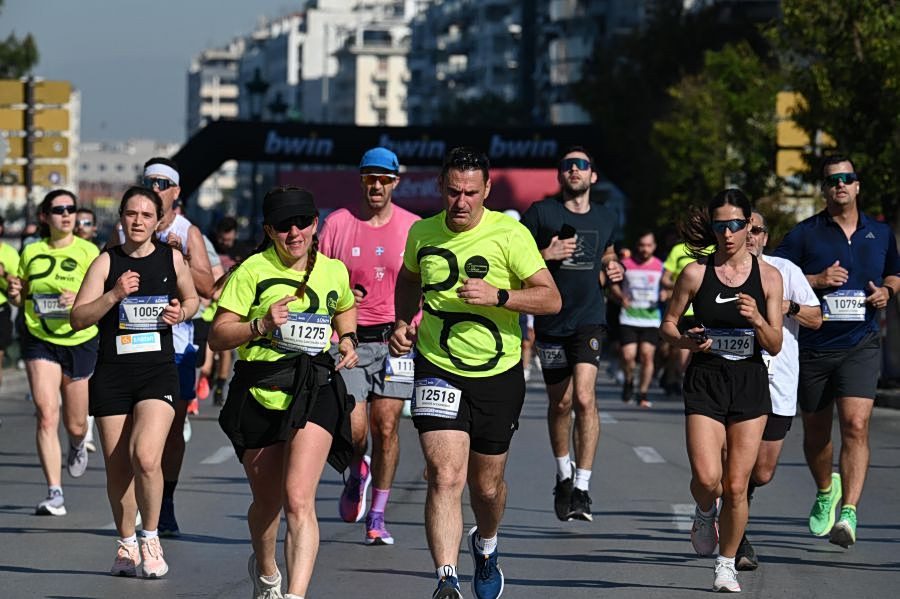 Συγκλονιστικές εικόνες και ανατροπές στον 20ο Μαραθώνιο Μέγας Αλέξανδρος – Αυτοί στέφθηκαν νικητές στη Θεσσαλονίκη! - NewsPoint.gr