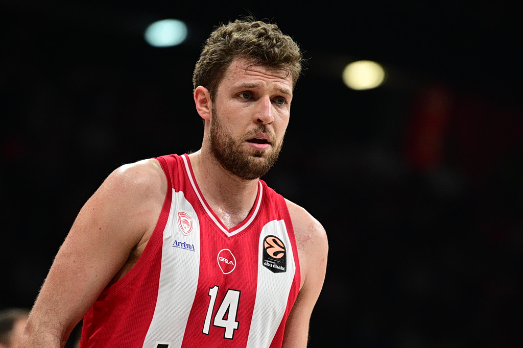 Η ανατροπή που σάρωσε την EuroLeague: Ο Σάσα Βεζένκοφ ξανά MVP με απίστευτα ρεκόρ – Δεν το φανταζόταν κανείς! 1 Η ανατροπή που σάρωσε την EuroLeague: Ο Σάσα Βεζένκοφ ξανά MVP με απίστευτα ρεκόρ – Δεν το φανταζόταν κανείς! - NewsPoint.gr
