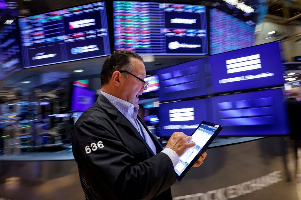Στην κορυφή η Wall Street: Ρεκόρ για S&P 500 εν μέσω γεωπολιτικού χάους – Τι φοβούνται οι επενδυτές; - NewsPoint.gr