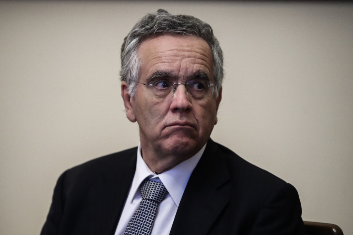 Σοκ στην Αθήνα: Μασκοφόροι επιτίθενται στη οικία του Ισίδωρου Ντογιάκου με καταστροφές και συνθήματα 1 Σοκ στην Αθήνα: Μασκοφόροι επιτίθενται στη οικία του Ισίδωρου Ντογιάκου με καταστροφές και συνθήματα - NewsPoint.gr