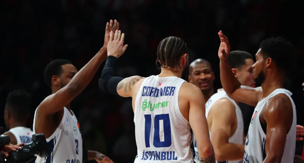 Απίστευτες ανατροπές στην Euroleague: Οι νίκες που άλλαξαν τα πάντα και ο αποκλεισμός-σοκ της Ντουμπάι! - NewsPoint.gr