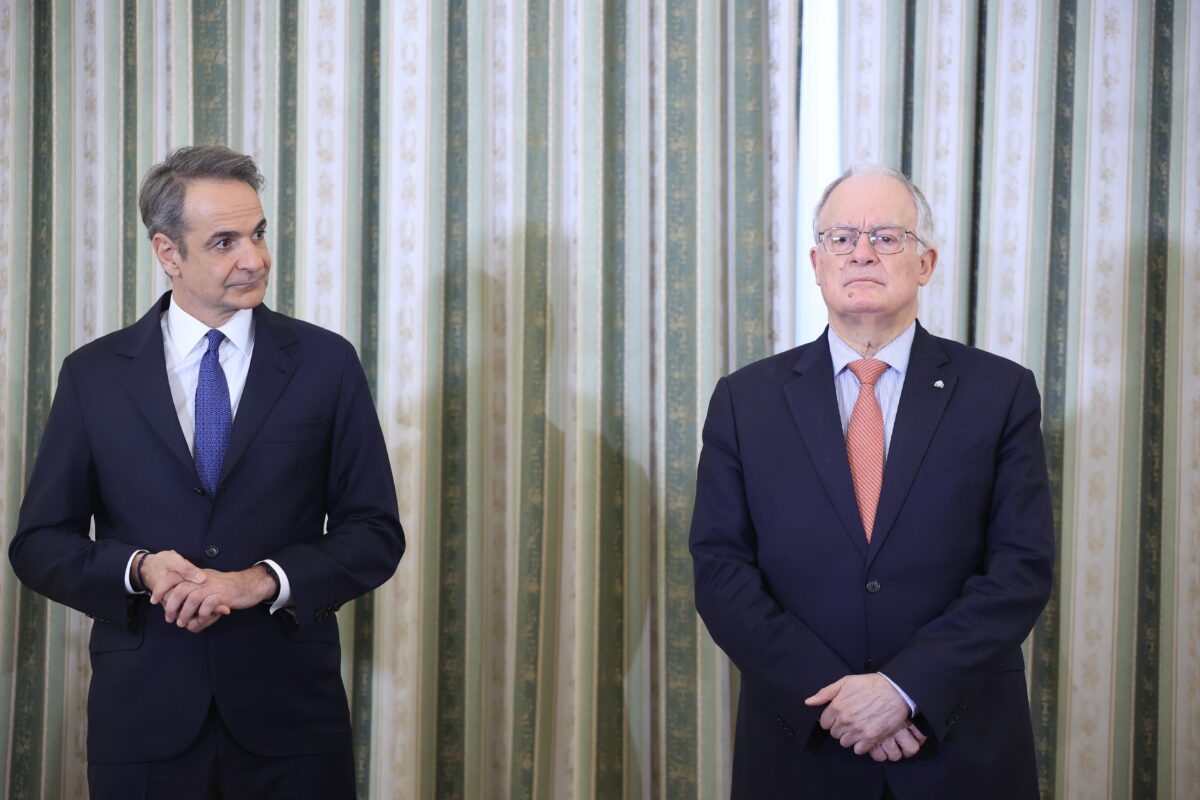 Η κίνηση Μητσοτάκη που προκάλεσε απορίες – Τι ειπώθηκε στο 20λεπτο ιδιωτικό τετ α τετ με Τασούλα για εκλογές και οι αινιγματικές απαντήσεις 1 Η κίνηση Μητσοτάκη που προκάλεσε απορίες – Τι ειπώθηκε στο 20λεπτο ιδιωτικό τετ α τετ με Τασούλα για εκλογές και οι αινιγματικές απαντήσεις - NewsPoint.gr