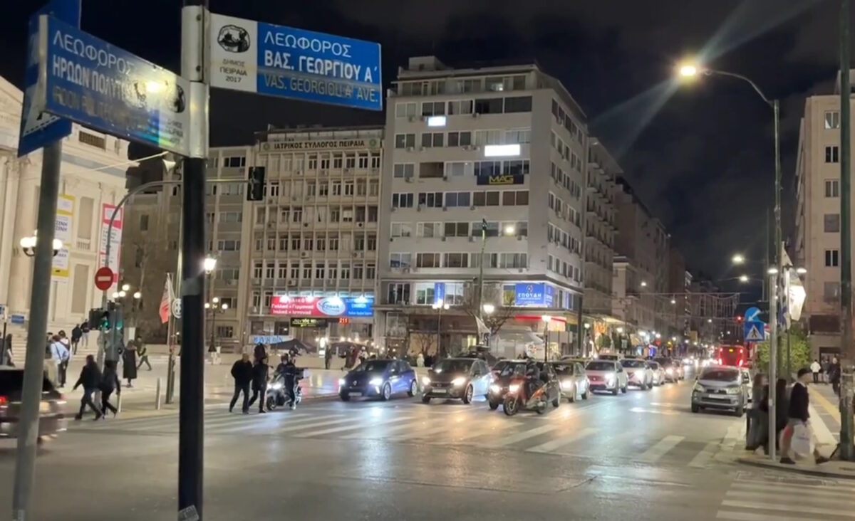 Κανείς δεν πίστευε τι συνέβη στον Πειραιά: Μάχη για τη ζωή του δίνει ο 17χρονος μετά από απρόσμενο τροχαίο με λεωφορείο! 1 Κανείς δεν πίστευε τι συνέβη στον Πειραιά: Μάχη για τη ζωή του δίνει ο 17χρονος μετά από απρόσμενο τροχαίο με λεωφορείο! - NewsPoint.gr