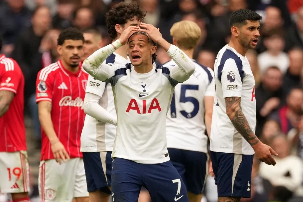 Σοκ στην Premier League: Η Τότεναμ μια ανάσα από τον υποβιβασμό για πρώτη φορά – Τα νούμερα που παγώνουν τους οπαδούς! 1 Σοκ στην Premier League: Η Τότεναμ μια ανάσα από τον υποβιβασμό για πρώτη φορά – Τα νούμερα που παγώνουν τους οπαδούς! - NewsPoint.gr