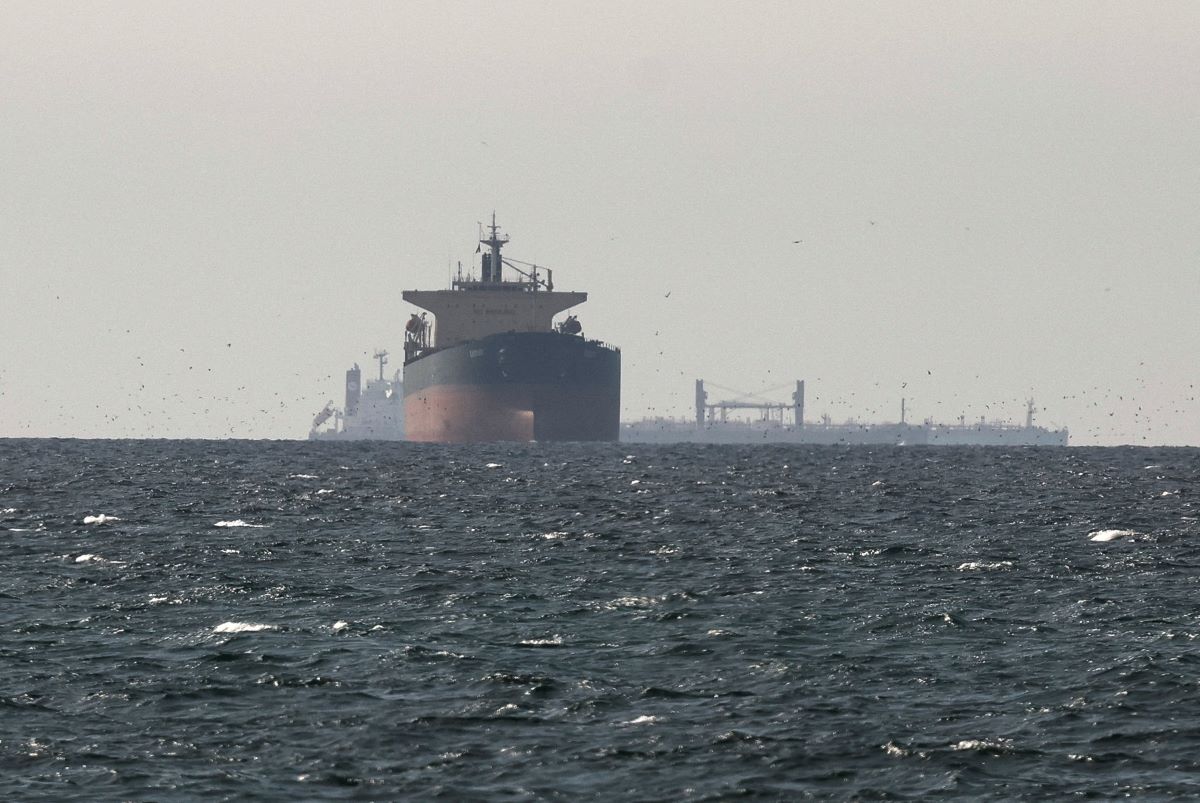Απρόσμενες εξελίξεις στα Στενά του Ορμούζ: Η τολμηρή έξοδος του ελληνόκτητου πλοίου μετά τη συμφωνία εκεχειρίας που άλλαξε τα δεδομένα! - NewsPoint.gr