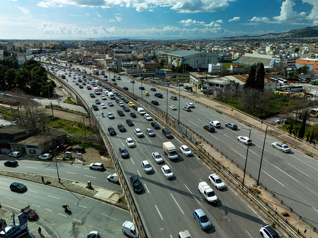 Απίστευτο μποτιλιάρισμα στον Κηφισό – Δραματική η κατάσταση και σε άλλες κεντρικές αρτηρίες της Αττικής! - NewsPoint.gr