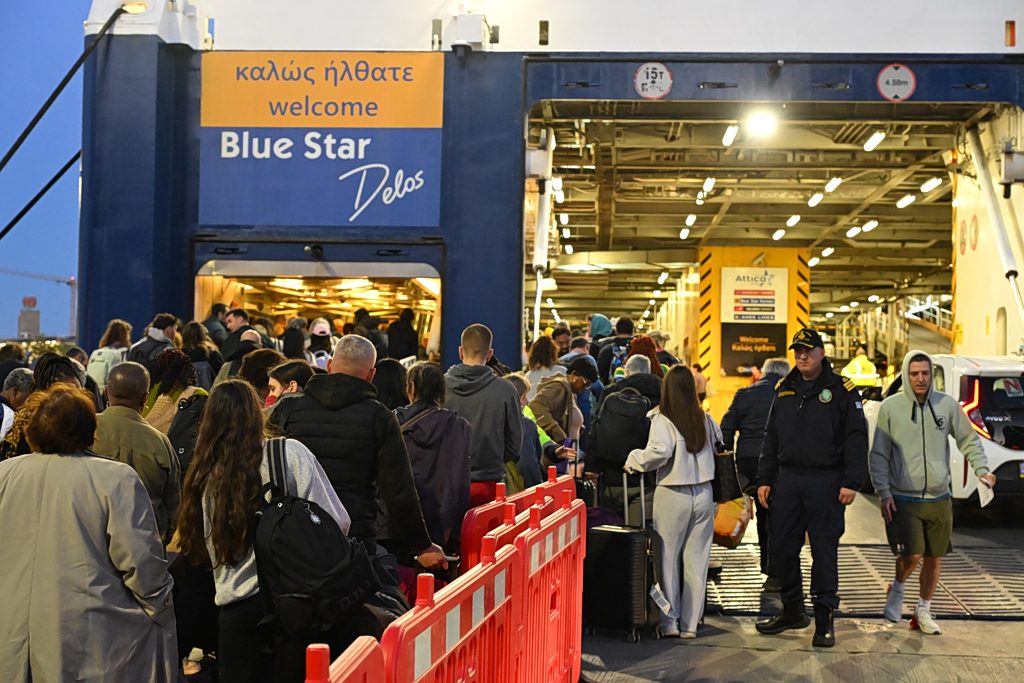 Απίστευτη ανατροπή στην πασχαλινή έξοδο: Στα ύψη το κόστος, γεμάτα τα ΚΤΕΛ και τα πλοία – Δείτε τι αλλάζει! - NewsPoint.gr