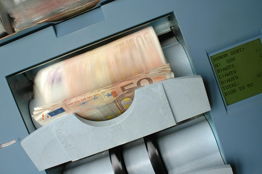 Η μεγάλη ανατροπή στις συντάξεις Μαΐου: Αυτό είναι το «κόλπο» για να πάρετε τα χρήματα νωρίτερα λόγω Πρωτομαγιάς! 1 Η μεγάλη ανατροπή στις συντάξεις Μαΐου: Αυτό είναι το «κόλπο» για να πάρετε τα χρήματα νωρίτερα λόγω Πρωτομαγιάς! - NewsPoint.gr