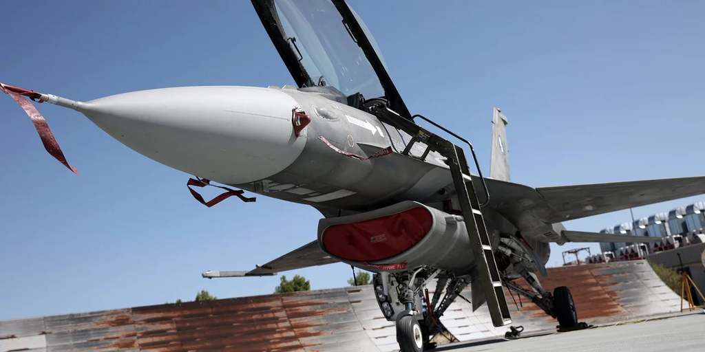 Απίστευτη εμπειρία στην Άμφισσα: Προσομοιωτές F-16 & F-35 και VR καθηλώνουν τη νέα γενιά! - NewsPoint.gr