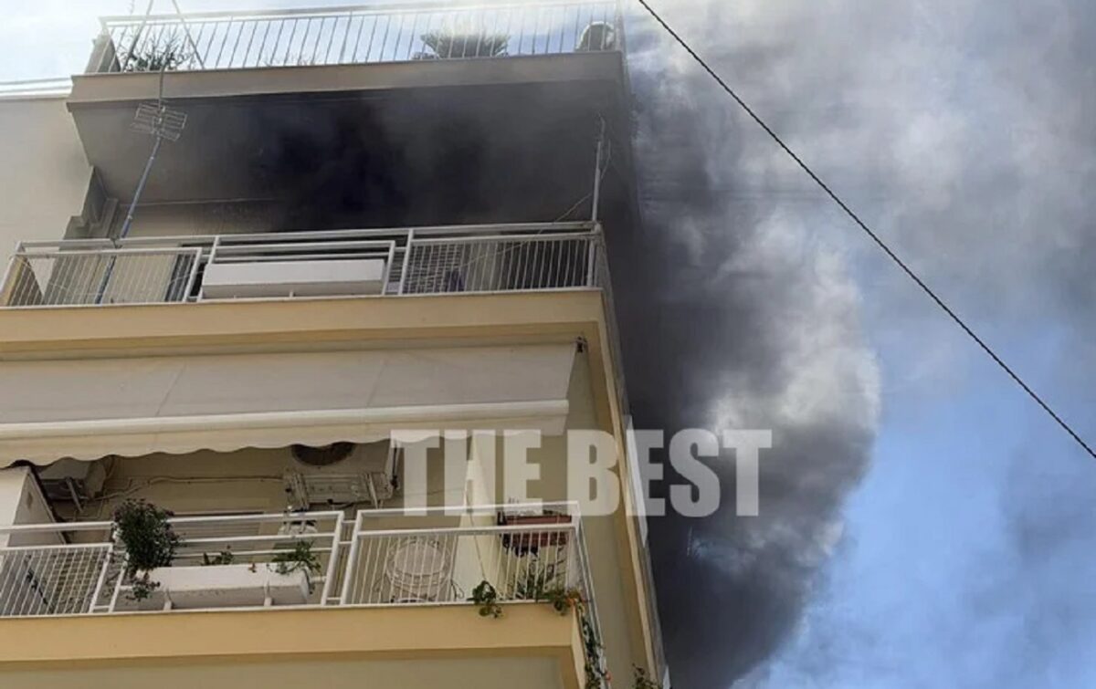 Σκηνές τρόμου στην Πάτρα: Διαμέρισμα τυλίγεται στις φλόγες – Οι κάτοικοι τρέχουν να σωθούν 1 Σκηνές τρόμου στην Πάτρα: Διαμέρισμα τυλίγεται στις φλόγες – Οι κάτοικοι τρέχουν να σωθούν - NewsPoint.gr