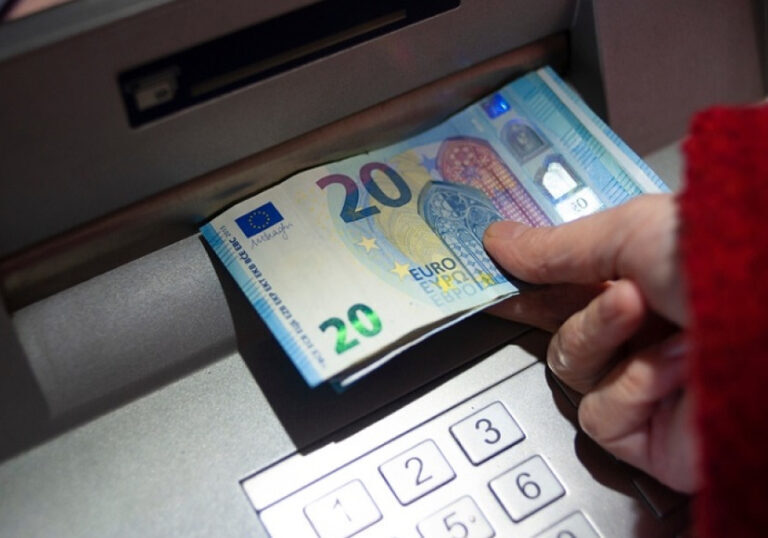 Η αιφνιδιαστική απόφαση του ΕΦΚΑ: Οι συνταξιούχοι θα λάβουν νωρίτερα τις συντάξεις Μαΐου 2026 – Δείτε πότε μπαίνουν τα χρήματα - NewsPoint.gr