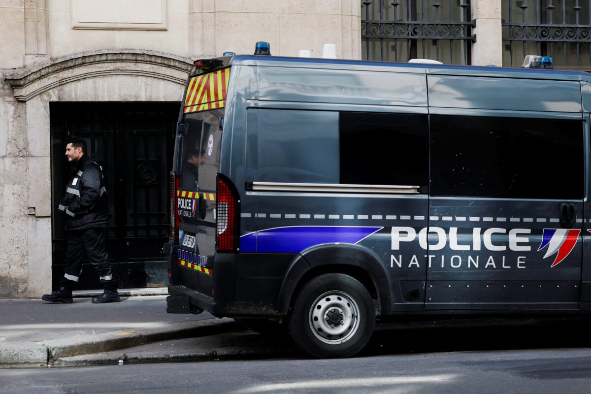 Σοκ στη Γαλλία: 9χρονο αγόρι έζησε φυλακισμένο σε βαν επειδή το απέρριψε η μητριά του – Η φρίκη που αποκαλύφθηκε - NewsPoint.gr