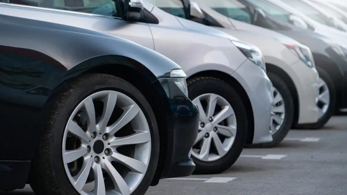 Απίστευτη επιχείρηση: Δέσμευσαν 229 πολυτελή αυτοκίνητα με ξένες πινακίδες – Ποιες μάρκες προκάλεσαν σοκ! - NewsPoint.gr