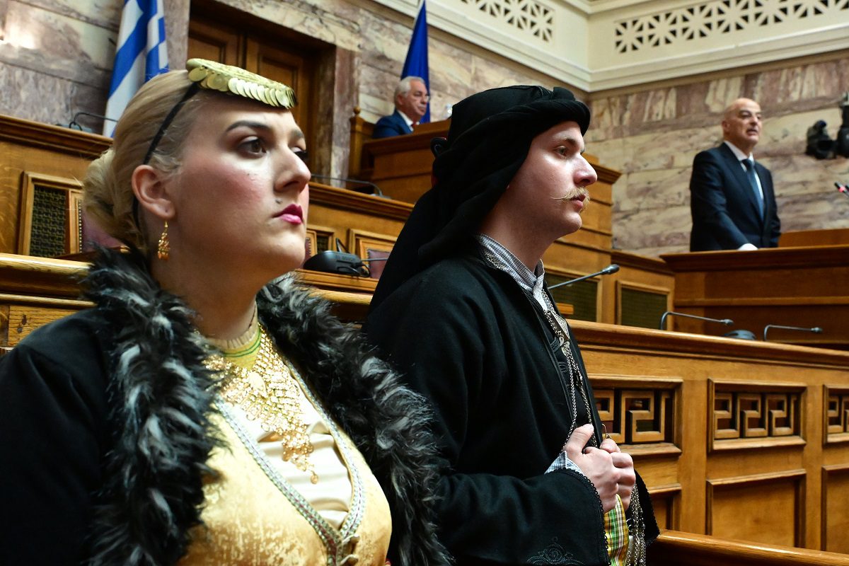 Συγκλονίζει η αλήθεια για την Ποντιακή Γενοκτονία: Τα λόγια που ράγισαν καρδιές στη Βουλή - NewsPoint.gr