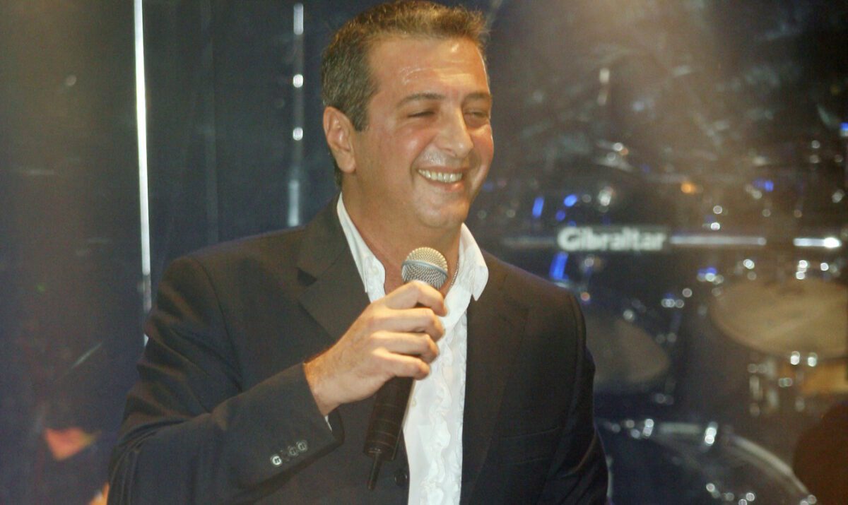 Η αποκάλυψη που συγκλονίζει: Γιατί ο Ανέστης Μαντάς εγκατέλειψε ξαφνικά το τραγούδι για χάρη της οικογένειάς του; 1 Η αποκάλυψη που συγκλονίζει: Γιατί ο Ανέστης Μαντάς εγκατέλειψε ξαφνικά το τραγούδι για χάρη της οικογένειάς του; - NewsPoint.gr