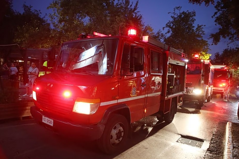 Απίστευτος πανικός στη Νέα Μάκρη: Φλόγες ξεσπούν σε υπόγειο – Μεγάλη κινητοποίηση της Πυροσβεστικής! - NewsPoint.gr