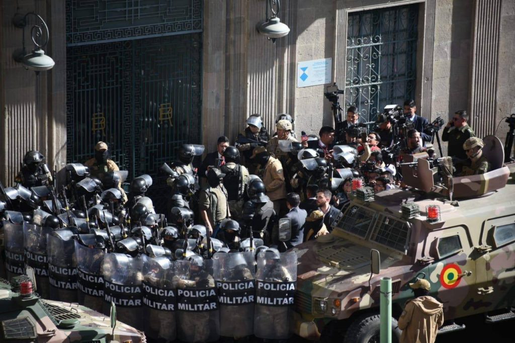 Σάλος στη Βολιβία: Ένταλμα σύλληψης-σοκ για τον κορυφαίο ηγέτη των διαδηλωτών – Δραματική τροπή στις αντικυβερνητικές κινητοποιήσεις! - NewsPoint.gr