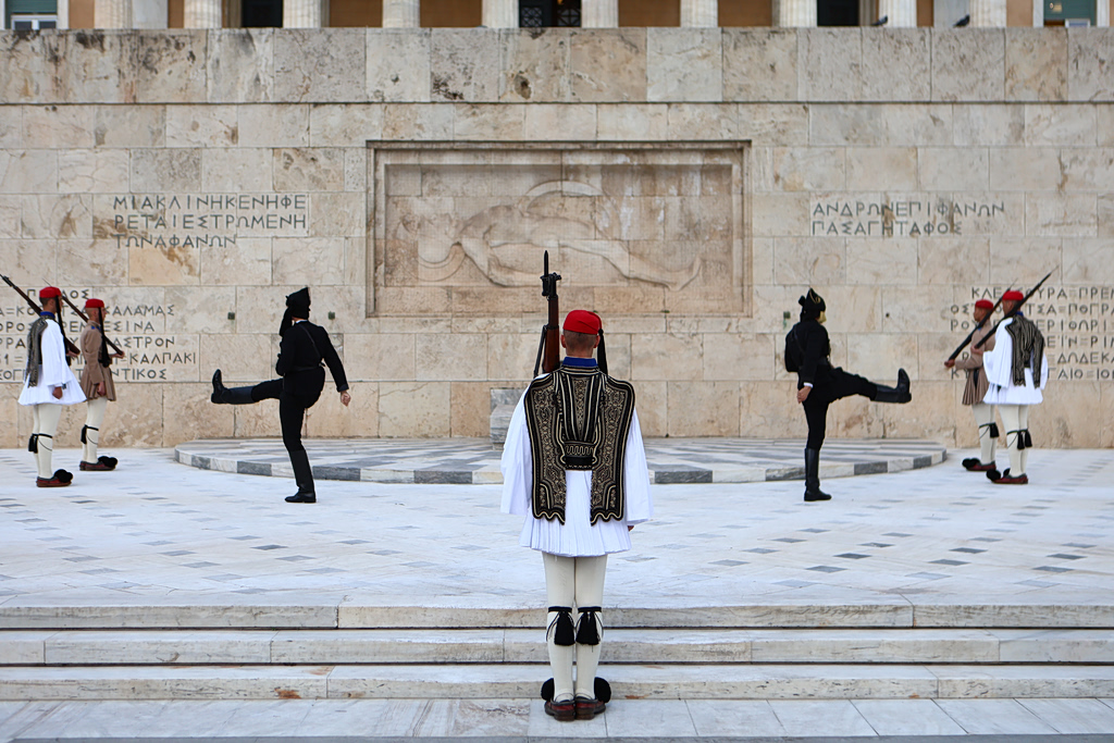 Απίστευτη συγκίνηση στην Πλατεία Συντάγματος: Οι Εύζωνες τίμησαν τους Πόντιους με παραδοσιακή στολή και όλοι δάκρυσαν! 46 Απίστευτη συγκίνηση στην Πλατεία Συντάγματος: Οι Εύζωνες τίμησαν τους Πόντιους με παραδοσιακή στολή και όλοι δάκρυσαν! - NewsPoint.gr