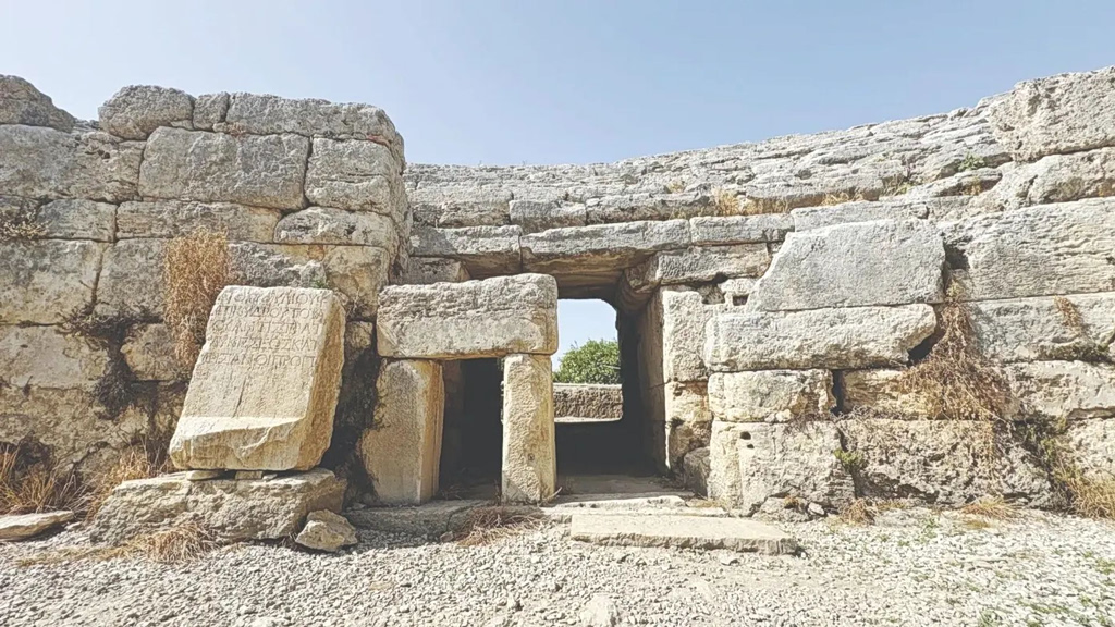 Τι αποκαλύφθηκε στην Πέργη: Μια φρικιαστική αρένα θανάτου και το μυστικό σύστημα για άγρια ζώα που συγκλονίζει τους αρχαιολόγους! 21 Τι αποκαλύφθηκε στην Πέργη: Μια φρικιαστική αρένα θανάτου και το μυστικό σύστημα για άγρια ζώα που συγκλονίζει τους αρχαιολόγους! - NewsPoint.gr