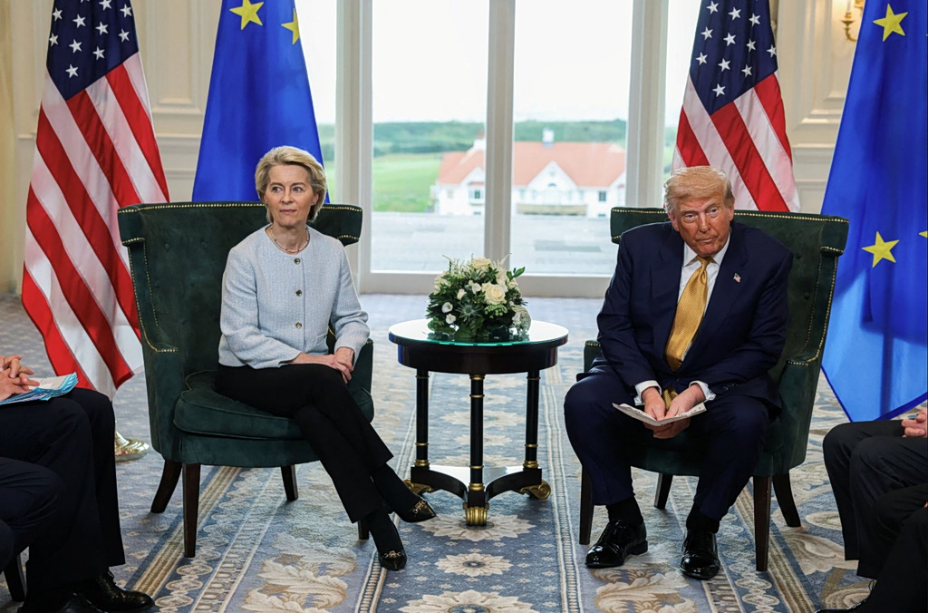 Η ύστατη μάχη της ΕΕ με τον Τραμπ: Το παρασκήνιο της διατλαντικής συμφωνίας που κρατά την Ευρώπη σε αγωνία! - NewsPoint.gr