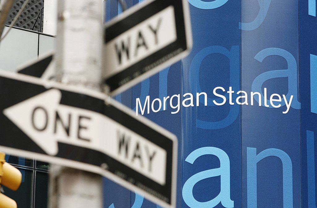 Αποκάλυψη σοκ: Γιατί η Morgan Stanley δίνει ειδικές συσκευές στους τραπεζίτες της – Οι κινήσεις που ταράζουν την αγορά! - NewsPoint.gr