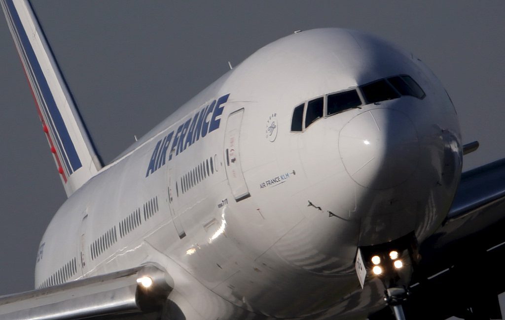 Αδιανόητος αναβρασμός: Πτήση της Air France άλλαξε πορεία λόγω επιβάτη από το Κονγκό – Ο φόβος του Έμπολα συγκλονίζει! 25 Αδιανόητος αναβρασμός: Πτήση της Air France άλλαξε πορεία λόγω επιβάτη από το Κονγκό – Ο φόβος του Έμπολα συγκλονίζει! - NewsPoint.gr