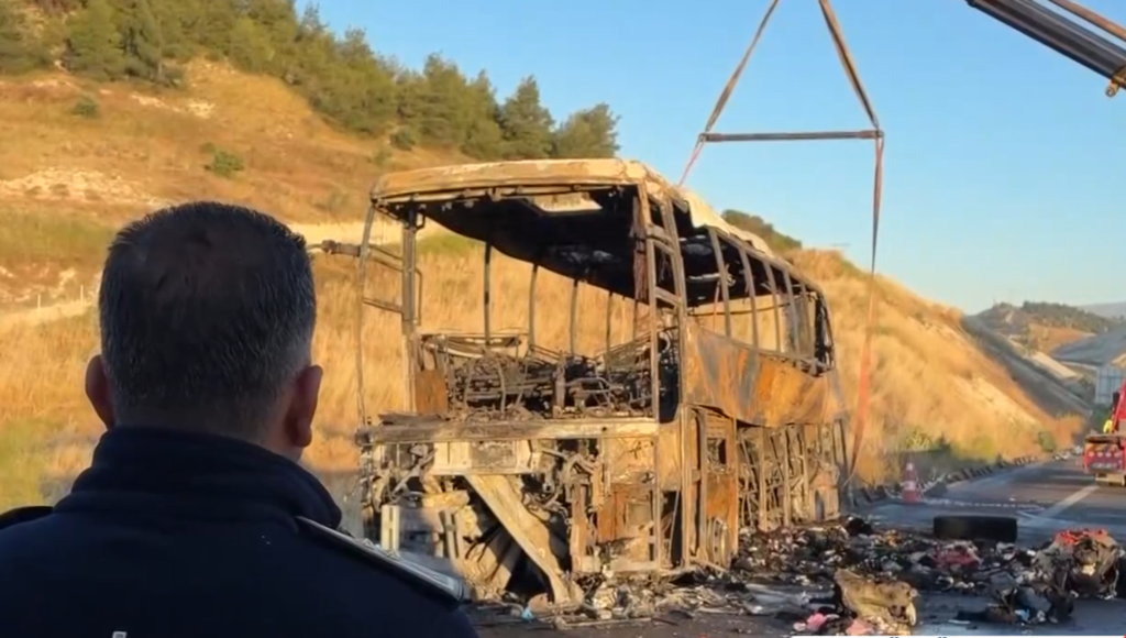 Απίστευτη τραγωδία στην Τουρκία: Λεωφορείο μετατρέπεται σε πύρινη παγίδα – Νεκρό βρέφος 9 μηνών ανάμεσα στα θύματα! - NewsPoint.gr