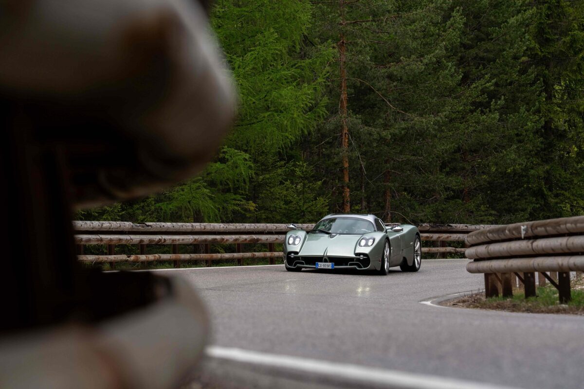Η καινοτομία που συγκλονίζει: Το Pagani Utopia Roadster «μιλά» με τον δρόμο σε ένα ταξίδι 1.500 χιλιομέτρων! - NewsPoint.gr