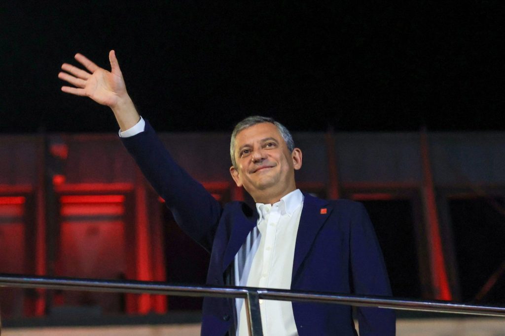 Σάλος στην Τουρκία: Γιατί το CHP μιλά για «πραξικόπημα» και ξεσηκώνει τους οπαδούς του; - NewsPoint.gr