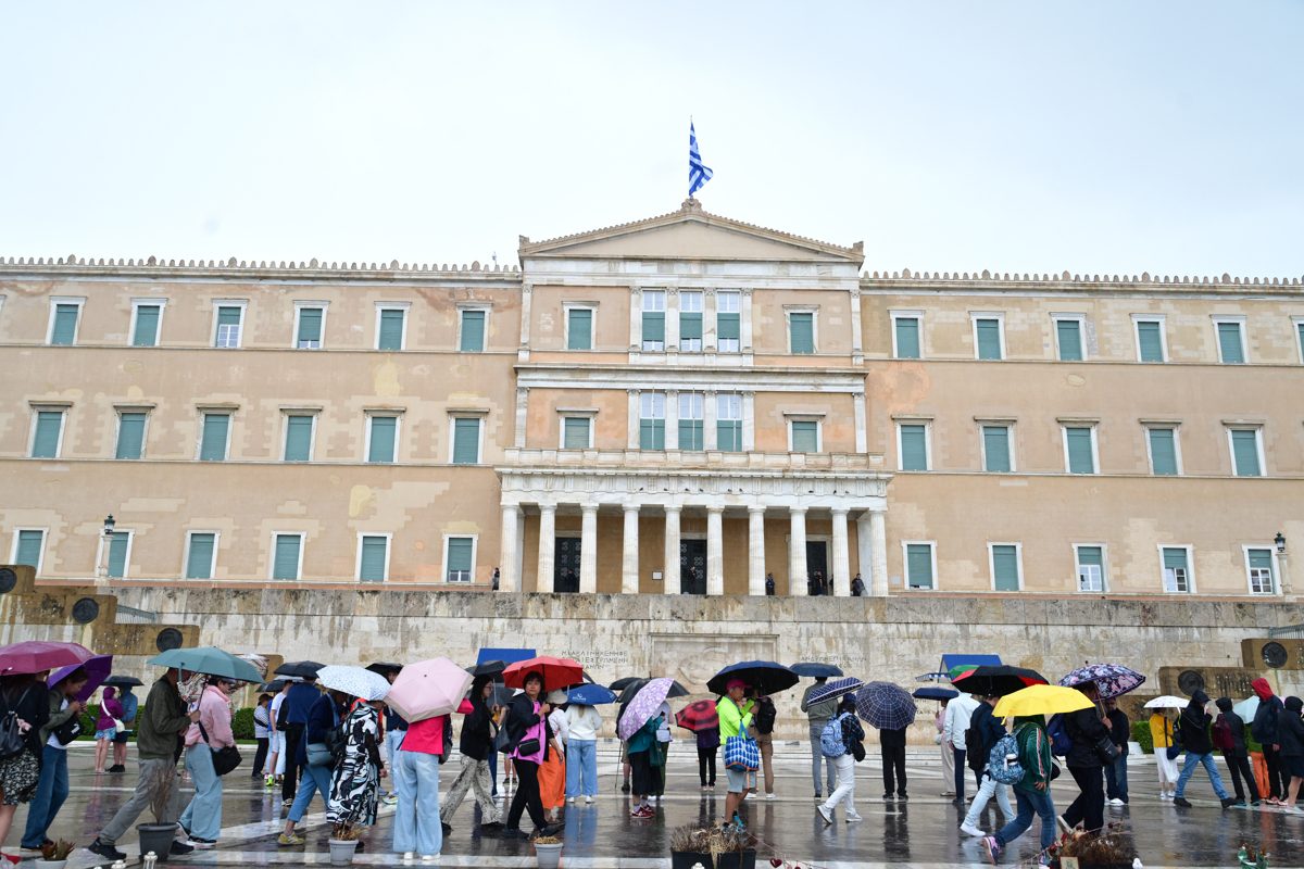Καιρός που ξαφνιάζει: Ισχυρές βροχές σε Αττική και Θεσσαλονίκη, άνεμοι αγγίζουν τα 6 μποφόρ στο Αιγαίο! 42 Καιρός που ξαφνιάζει: Ισχυρές βροχές σε Αττική και Θεσσαλονίκη, άνεμοι αγγίζουν τα 6 μποφόρ στο Αιγαίο! - NewsPoint.gr