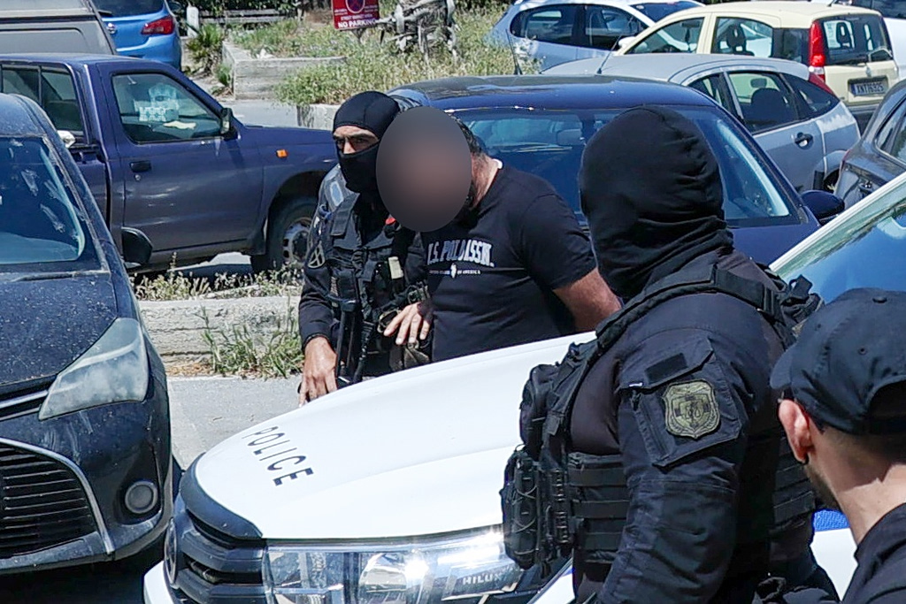 Ανατριχιαστικές αποκαλύψεις στα Βορίζια: Ο 43χρονος θείος υπό κατ’ οίκον περιορισμό για αγριότητες και εκβιασμούς! 25 Ανατριχιαστικές αποκαλύψεις στα Βορίζια: Ο 43χρονος θείος υπό κατ’ οίκον περιορισμό για αγριότητες και εκβιασμούς! - NewsPoint.gr