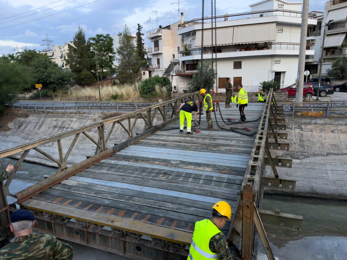 Αδιανόητο αυτό που έκαναν οι Ένοπλες Δυνάμεις στον Κηφισό – Η νέα πεζογέφυρα που άλλαξε τη Νέα Φιλαδέλφεια! 3 Αδιανόητο αυτό που έκαναν οι Ένοπλες Δυνάμεις στον Κηφισό – Η νέα πεζογέφυρα που άλλαξε τη Νέα Φιλαδέλφεια! - NewsPoint.gr