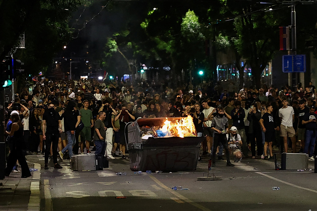 Σοκ στο Βελιγράδι: Άγρια επεισόδια μετά τη μεγαλύτερη φοιτητική διαμαρτυρία – Η απάντηση της αστυνομίας που δεν περίμενε κανείς! 38 Σοκ στο Βελιγράδι: Άγρια επεισόδια μετά τη μεγαλύτερη φοιτητική διαμαρτυρία – Η απάντηση της αστυνομίας που δεν περίμενε κανείς! - NewsPoint.gr