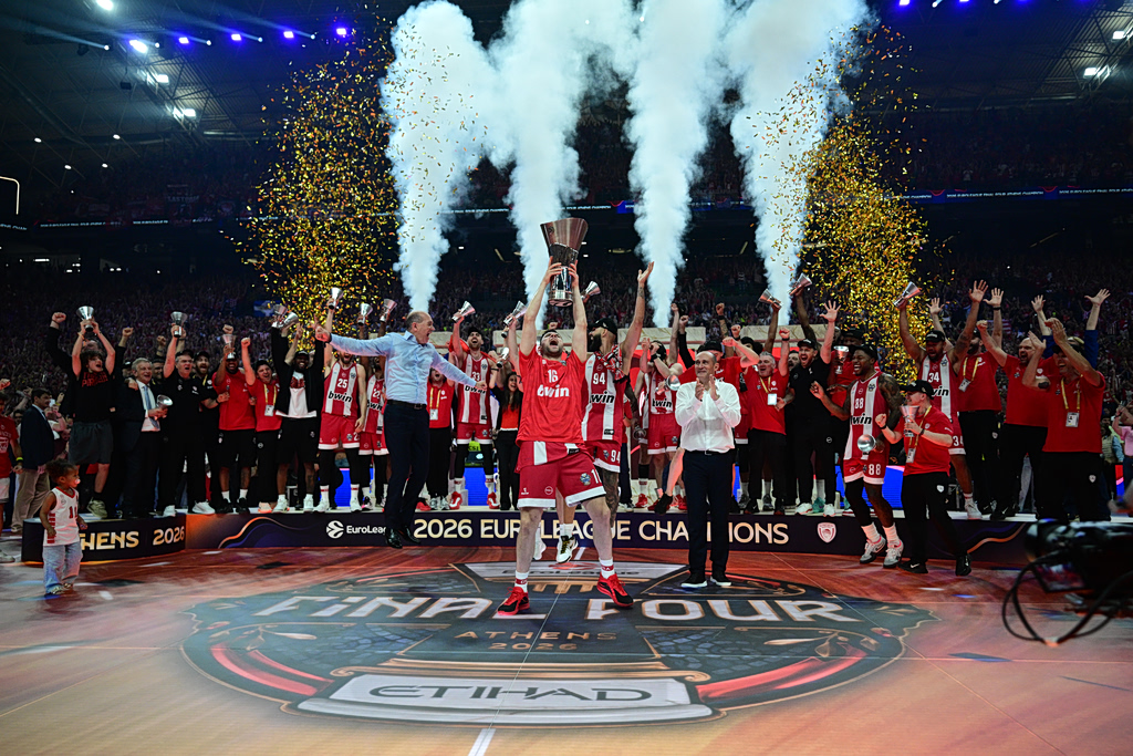 Αδιανόητη ανατροπή: Ο Ολυμπιακός πήρε την EuroLeague με επικό φινάλε και γράφει ιστορία με τέταρτο αστέρι! - NewsPoint.gr
