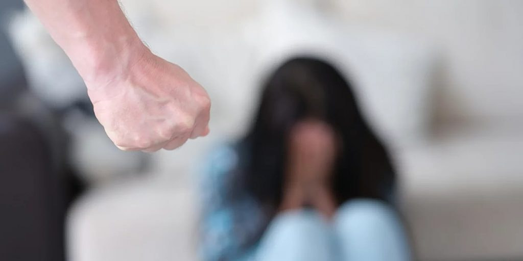 Δεν το χωράει ο νους: Η μαρτυρία που παγώνει το αίμα για άγριες απειλές 22χρονης από τον πρώην σύντροφό της! - NewsPoint.gr