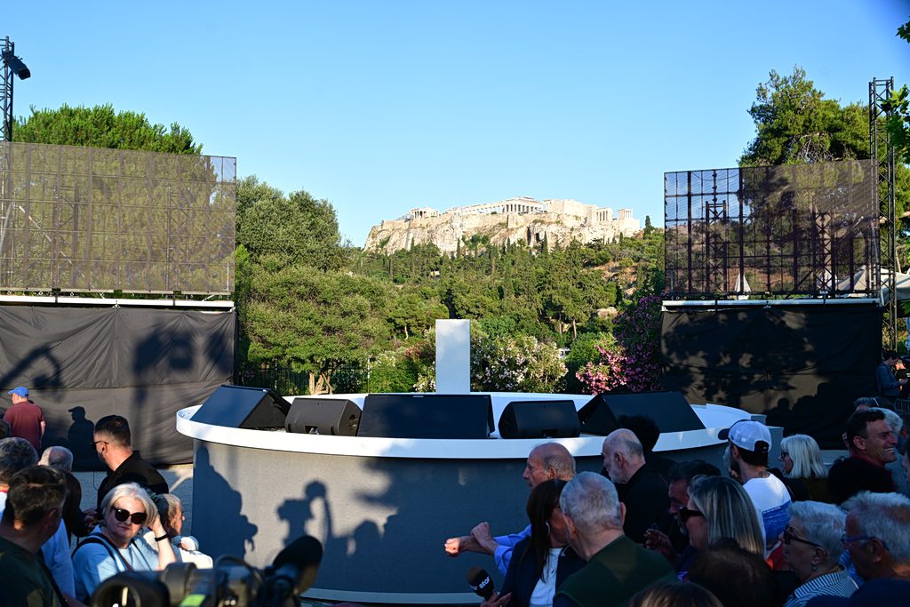 Η ανατροπή της χρονιάς: Ο Αλέξης Τσίπρας παρουσιάζει το νέο του κόμμα και όλοι παρακολουθούν με κομμένη την ανάσα! - NewsPoint.gr