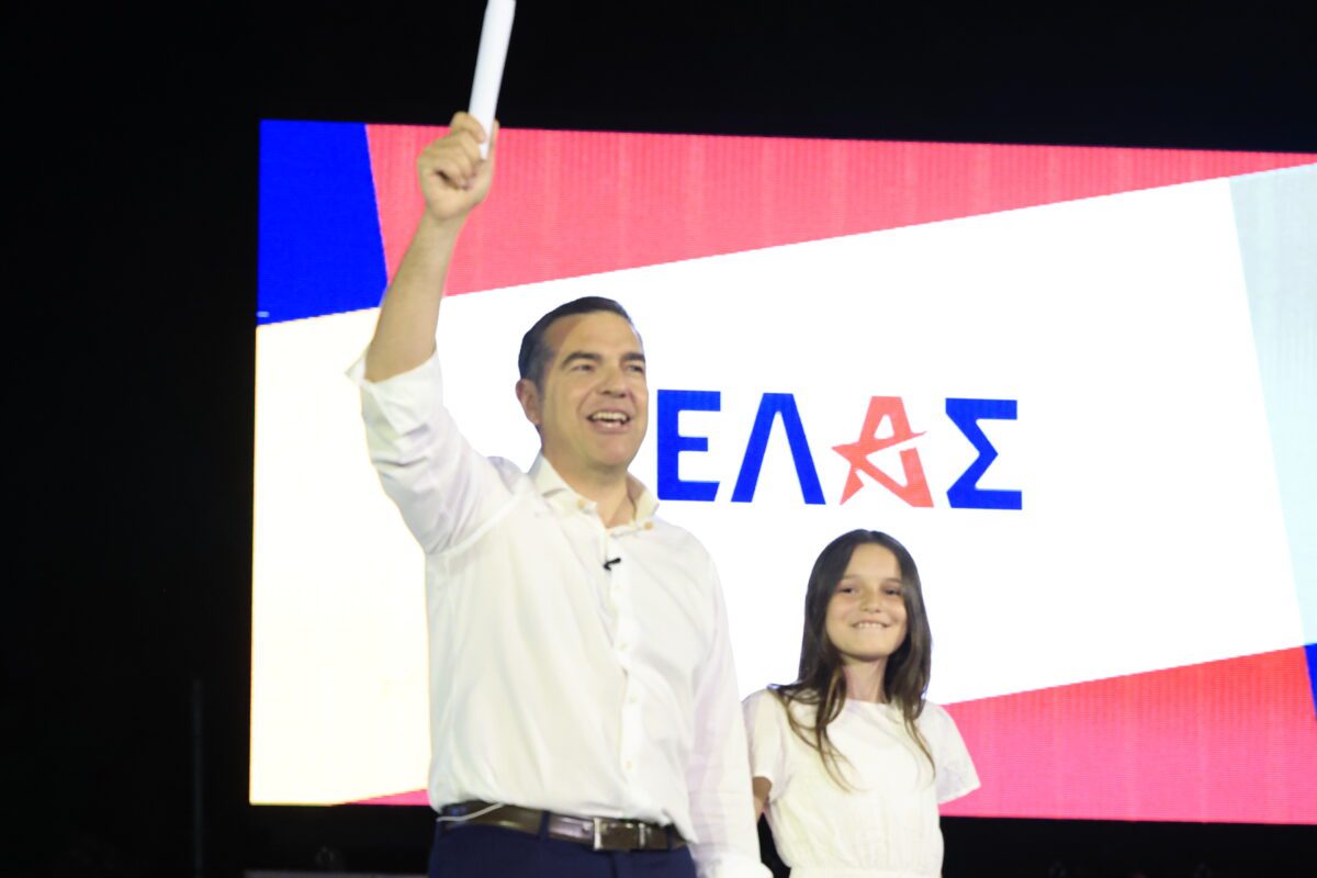 Απίστευτη ένταση στο ΠΑΣΟΚ – Γιατί η παρουσίαση Τσίπρα για το ΕΛΑΣ προκάλεσε θύελλα αντιδράσεων! - NewsPoint.gr
