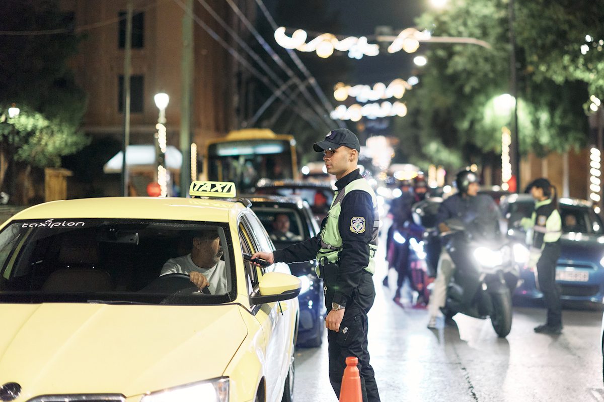 Δεν το χωράει ανθρώπου νους: 26χρονη στην Κόρινθο «πρόδιδε» τα σημεία των μπλόκων της ΕΛ.ΑΣ. – Αποκάλυψη που σοκάρει χιλιάδες οδηγούς! - NewsPoint.gr