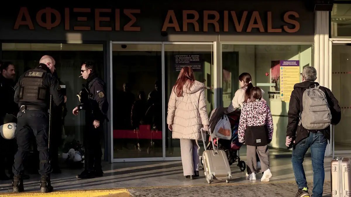Πανικός σε πτήση – Επιβάτης προκάλεσε χάος και προσγείωση – Απίστευτες σκηνές στα Χανιά! - NewsPoint.gr